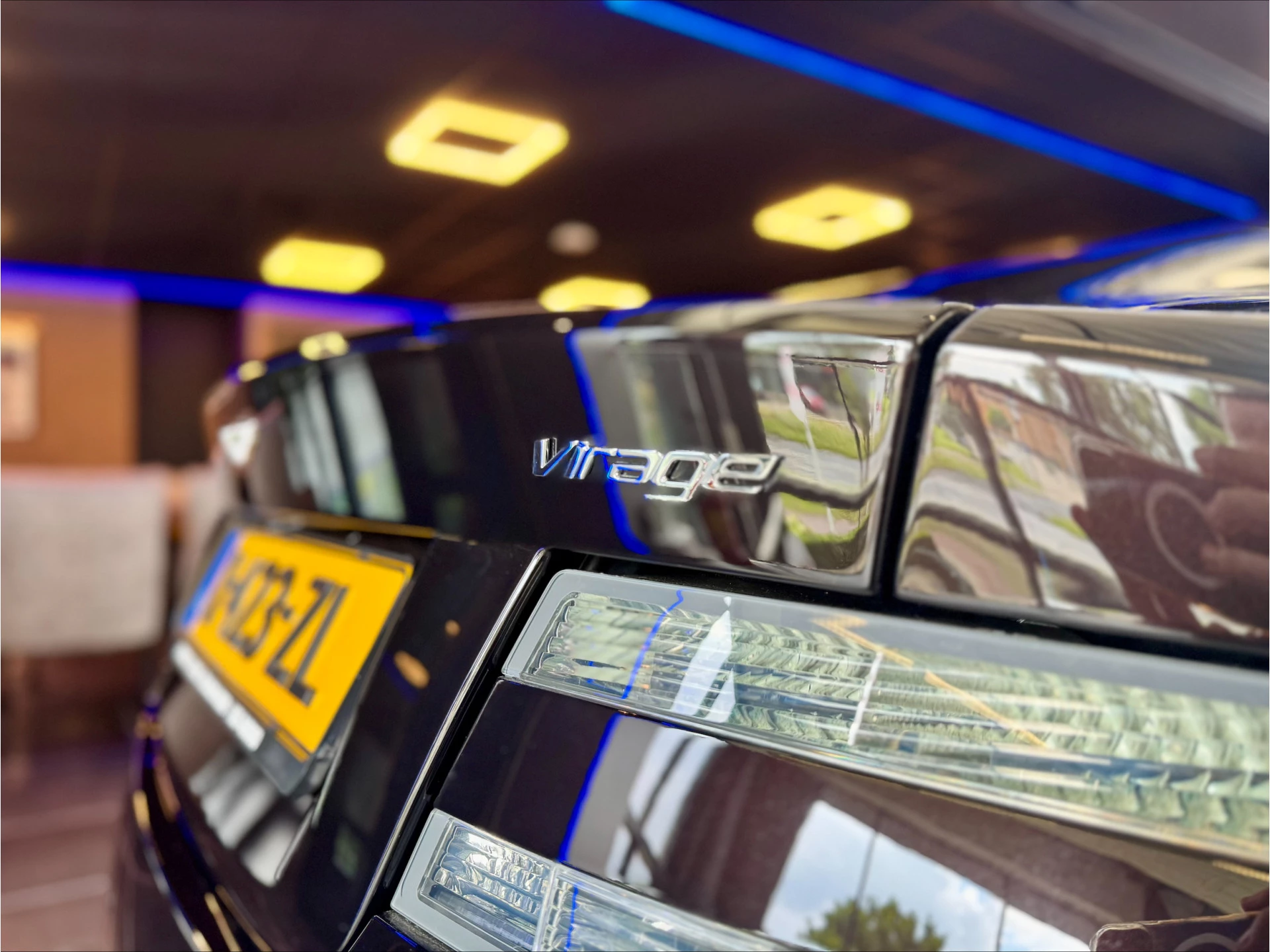 Hoofdafbeelding Aston Martin V12 Virage