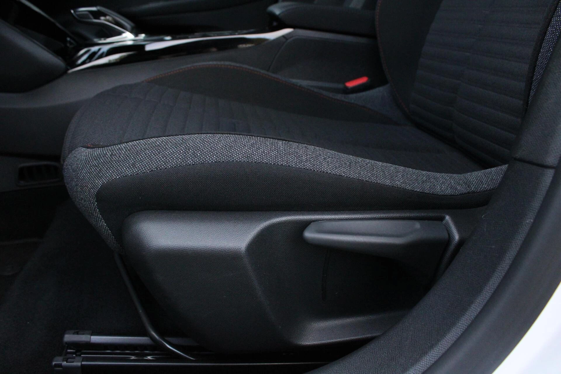 Hoofdafbeelding Peugeot e-208