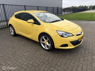 Opel Astra GTC 1.6 Turbo Design Edition