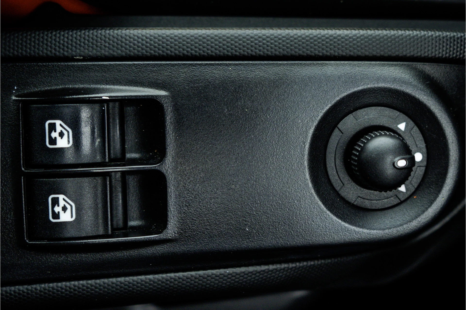 Hoofdafbeelding Iveco 50C18 3.0L | Bakwagen met laadklep | Climatic | Cruise | 180PK | 3.5T Trekgewicht | 2520KG Laadvermogen