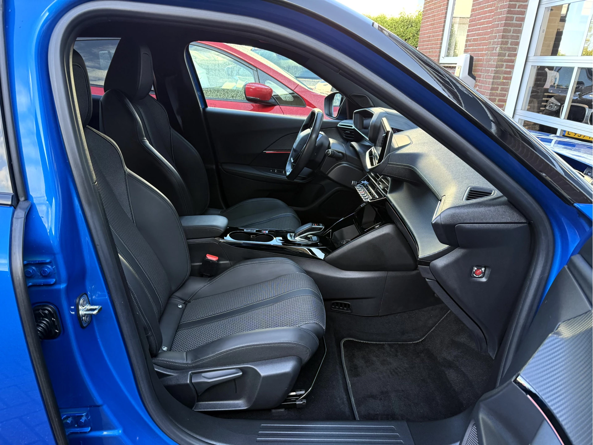 Hoofdafbeelding Peugeot e-2008