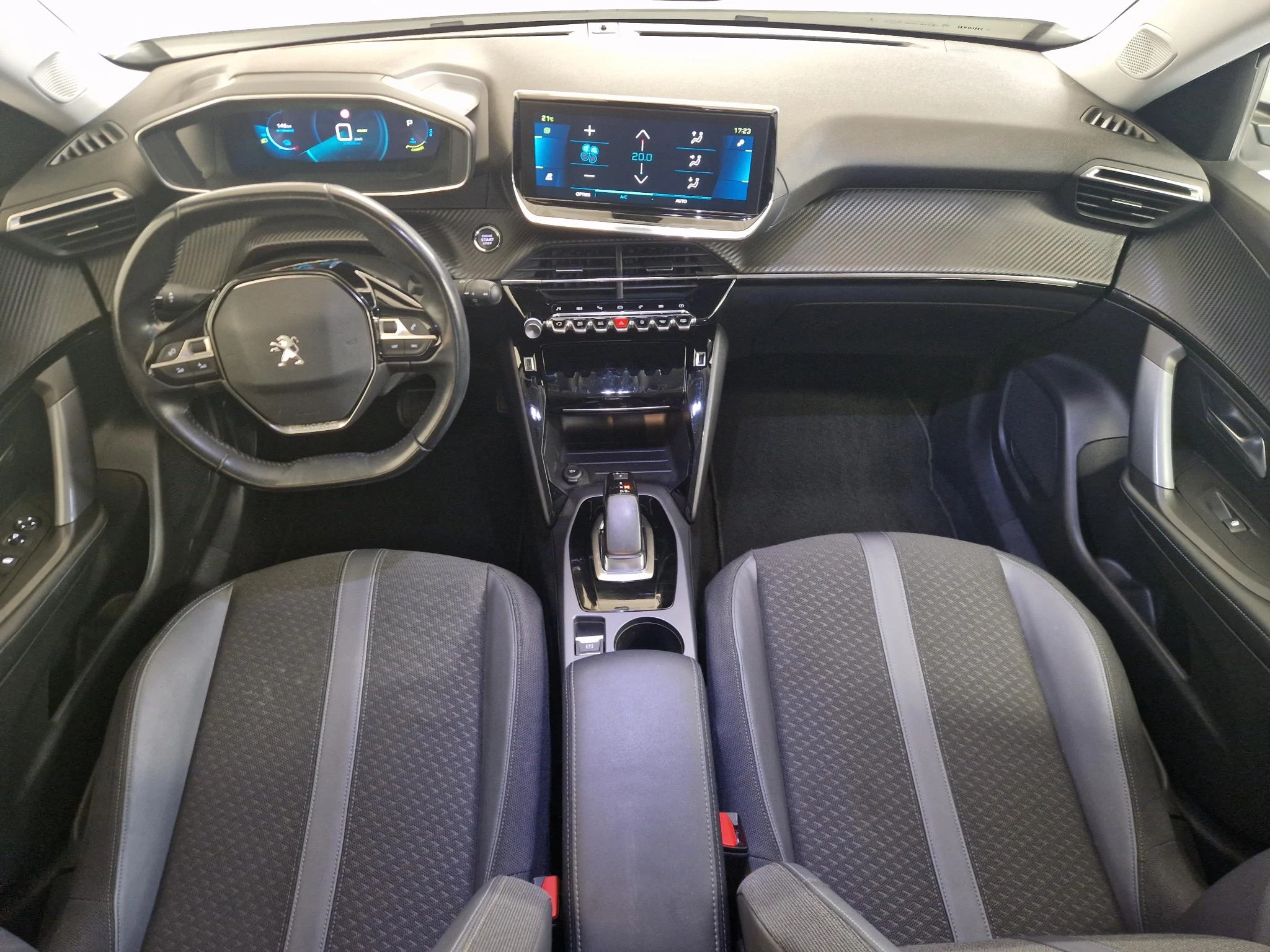 Hoofdafbeelding Peugeot e-2008