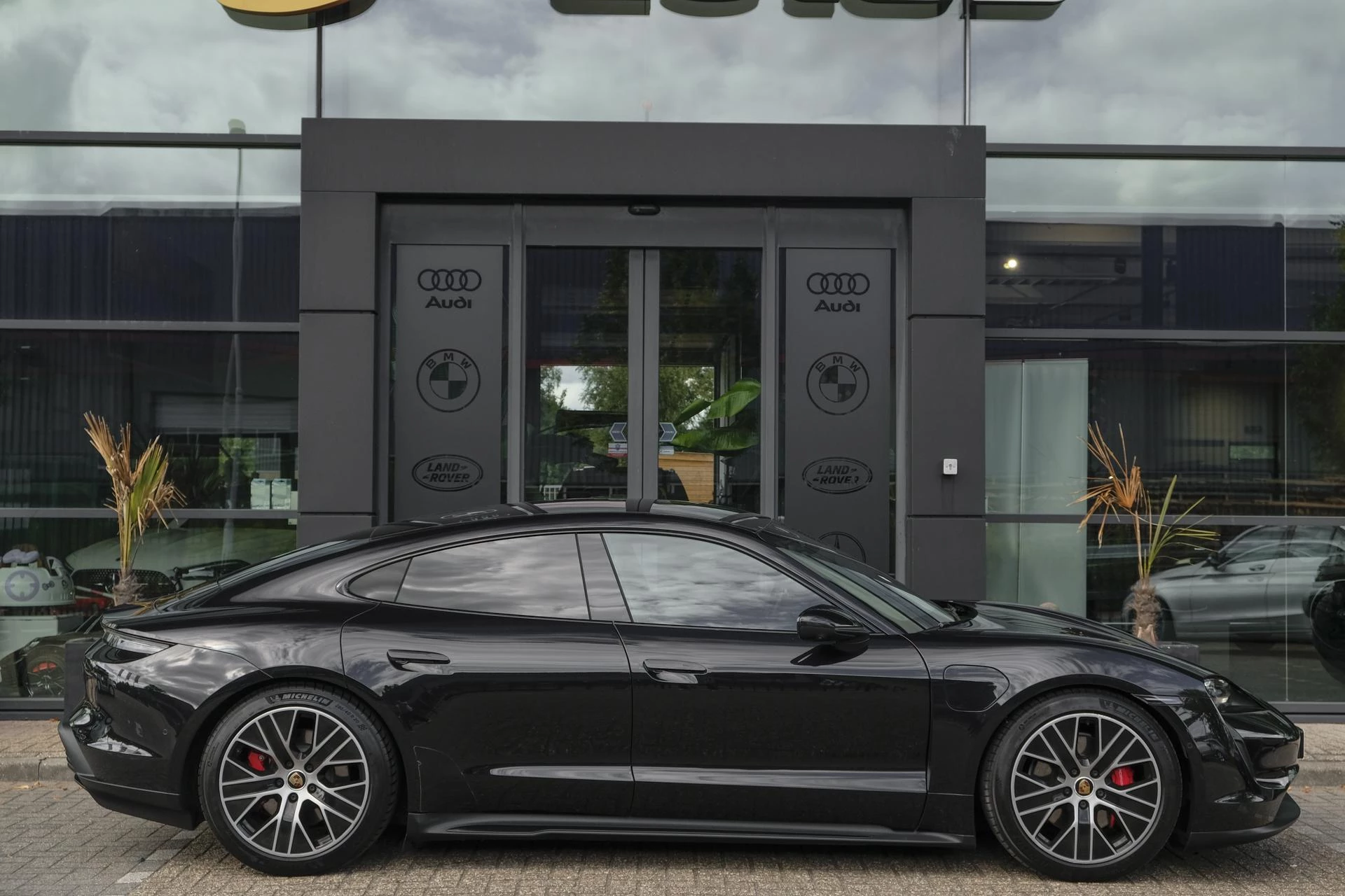 Hoofdafbeelding Porsche Taycan