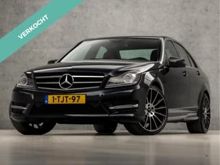 Mercedes-Benz C-Klasse 180 AMG Sport 157Pk Automaat (NAVIGATIE, CLIMATE, XENON, LEDER/ALCANTARA, SPORTSTOELEN, ZWART HEMEL, CRUISE, BLUETOOTH, PARKEERSENSOREN, NIEUWSTAAT)