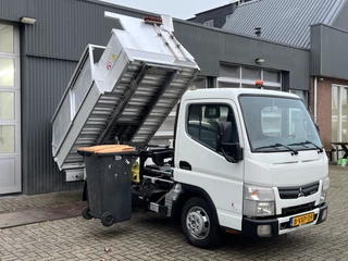 Hoofdafbeelding Mitsubishi Canter Mitsubishi Canter 3S13 3.0 Automaat Veegvuilkipper zijlader voor containers Airco Werkverlichting Kipper Open laadbak Pick-up P-up Vuilniswagen Vuilnisauto Zijbelader Vuilnis Ex overheid