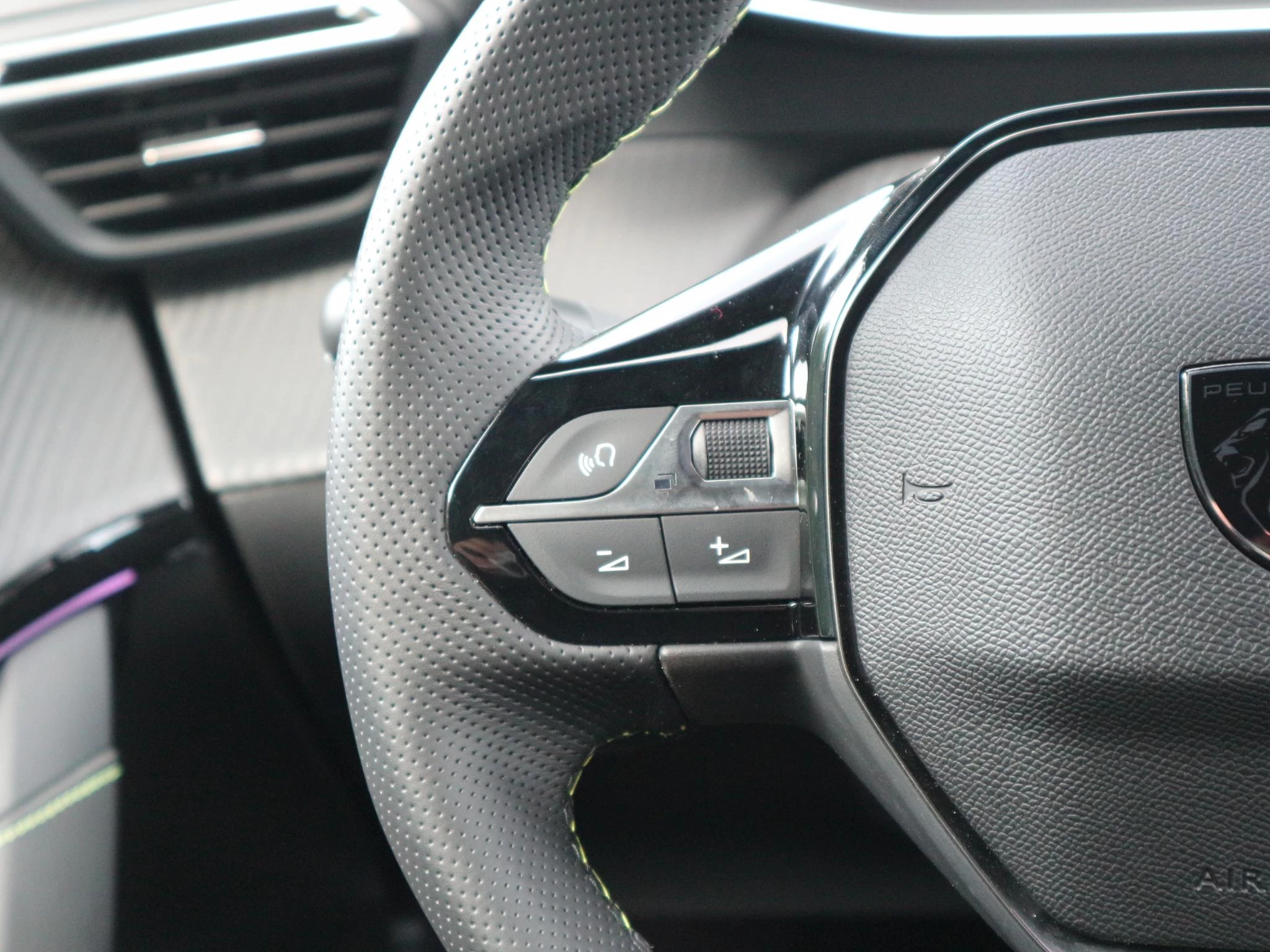 Hoofdafbeelding Peugeot e-208