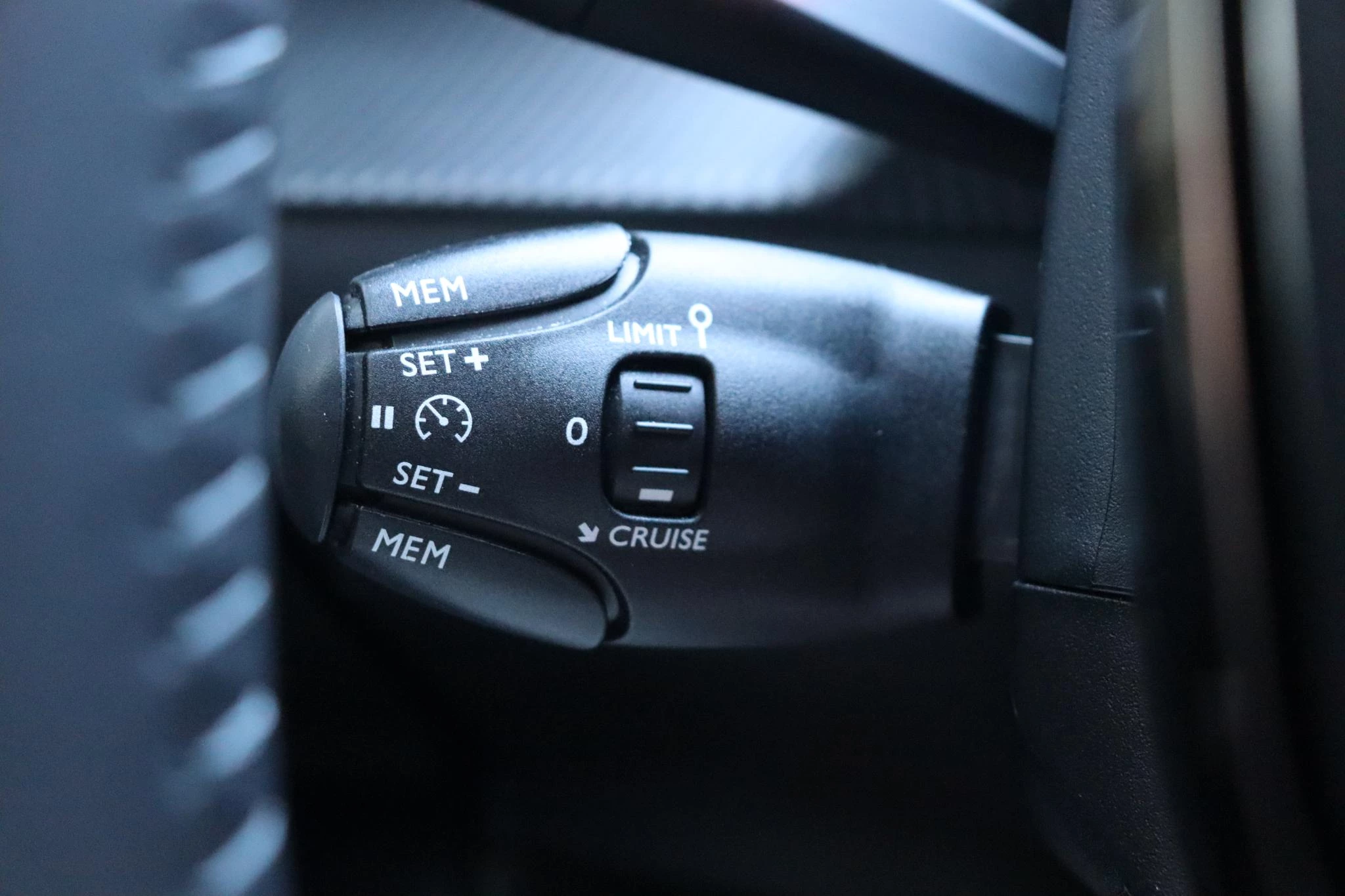 Hoofdafbeelding Peugeot e-2008