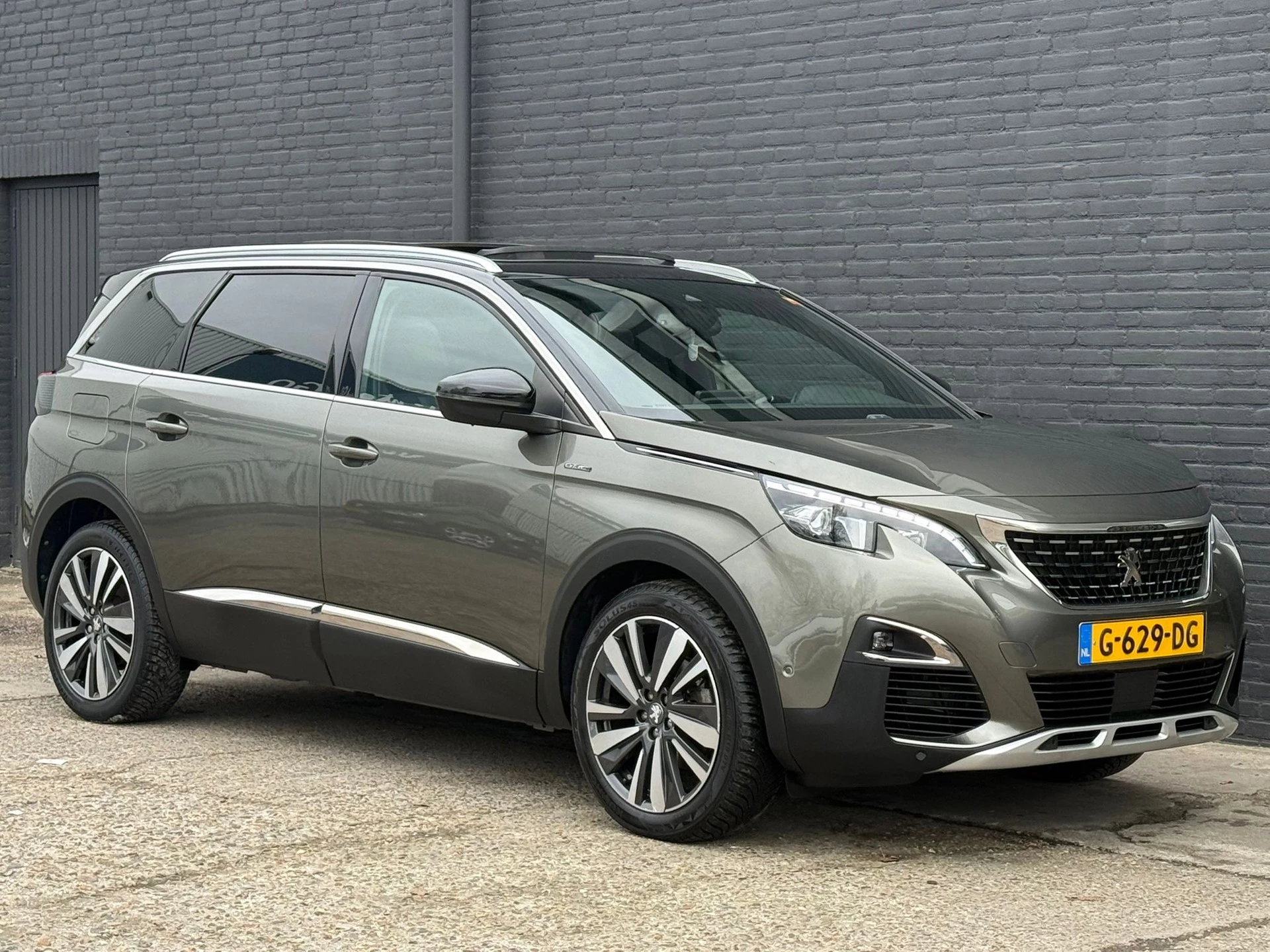 Hoofdafbeelding Peugeot 5008