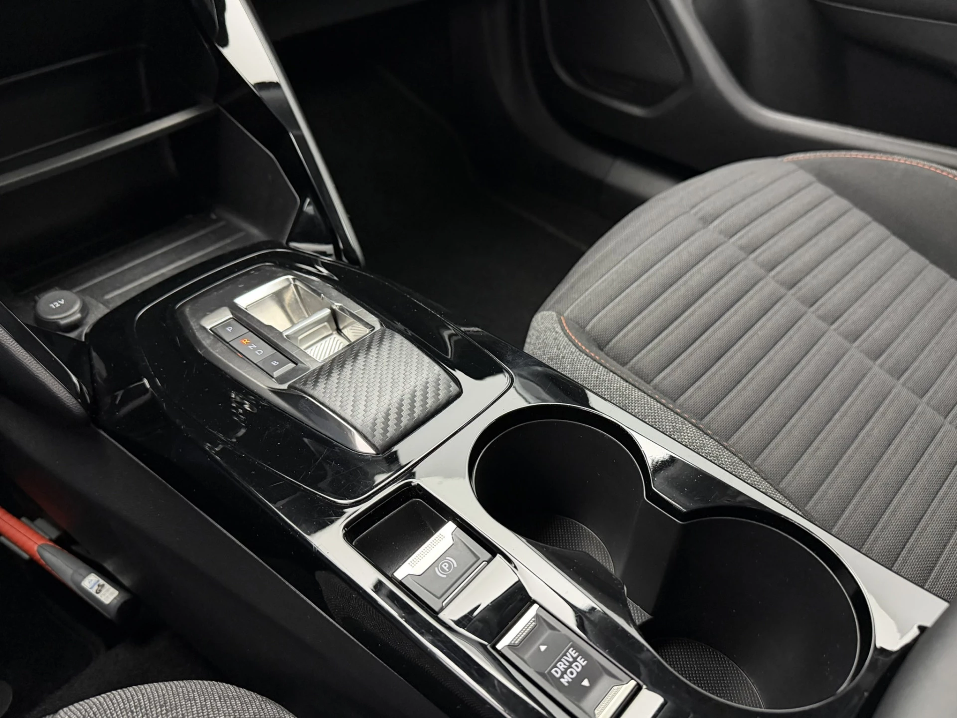 Hoofdafbeelding Peugeot e-2008