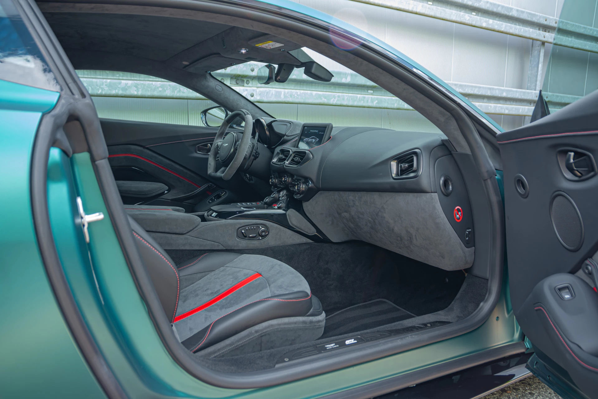 Hoofdafbeelding Aston Martin V8 Vantage