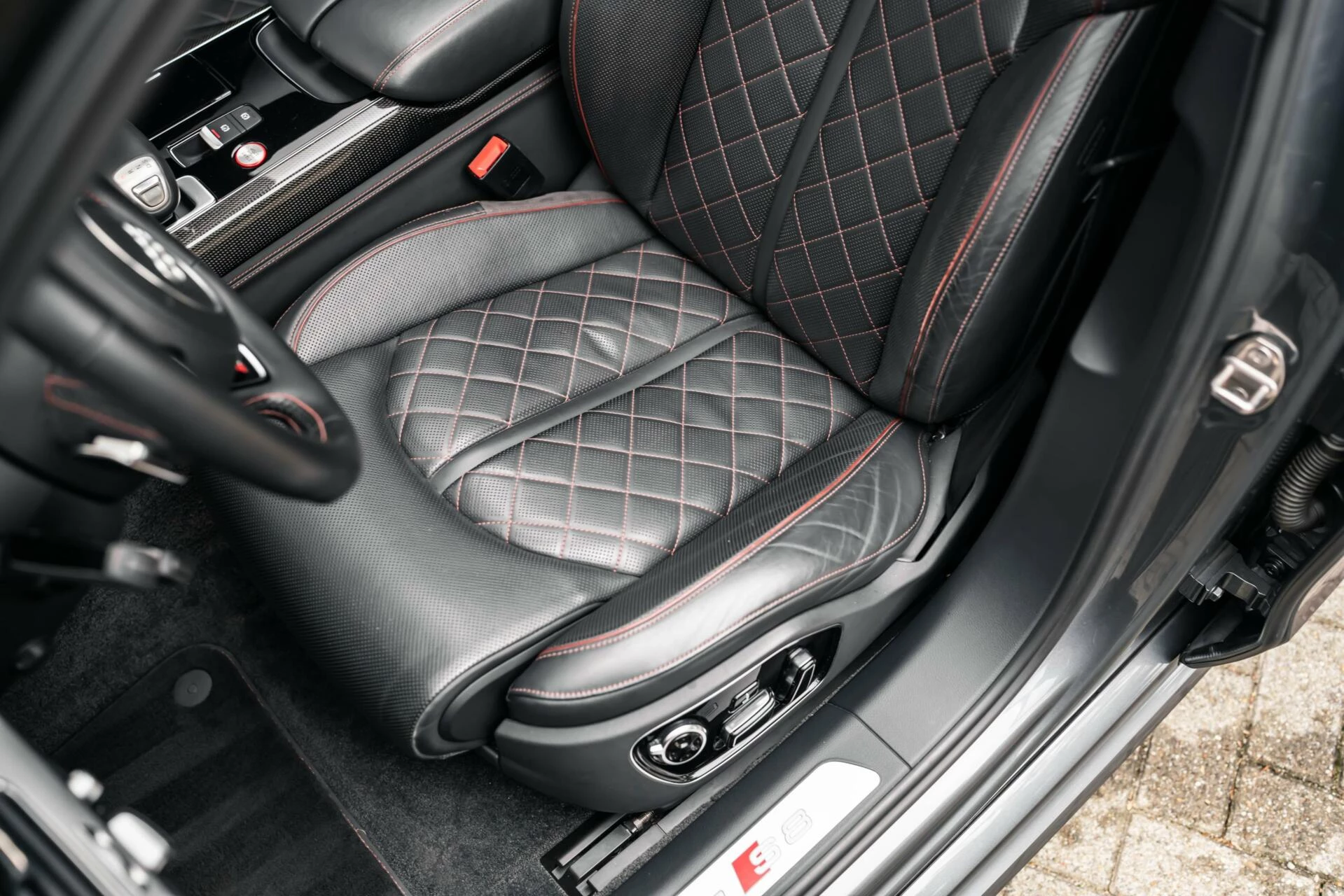 Hoofdafbeelding Audi S8