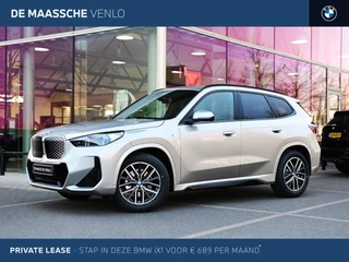 BMW iX1 eDrive20 M Sport / Trekhaak / Sportstoelen / Adaptieve LED / M Adaptief onderstel / Comfort Access / Parking Assistant / Stoelverwarming