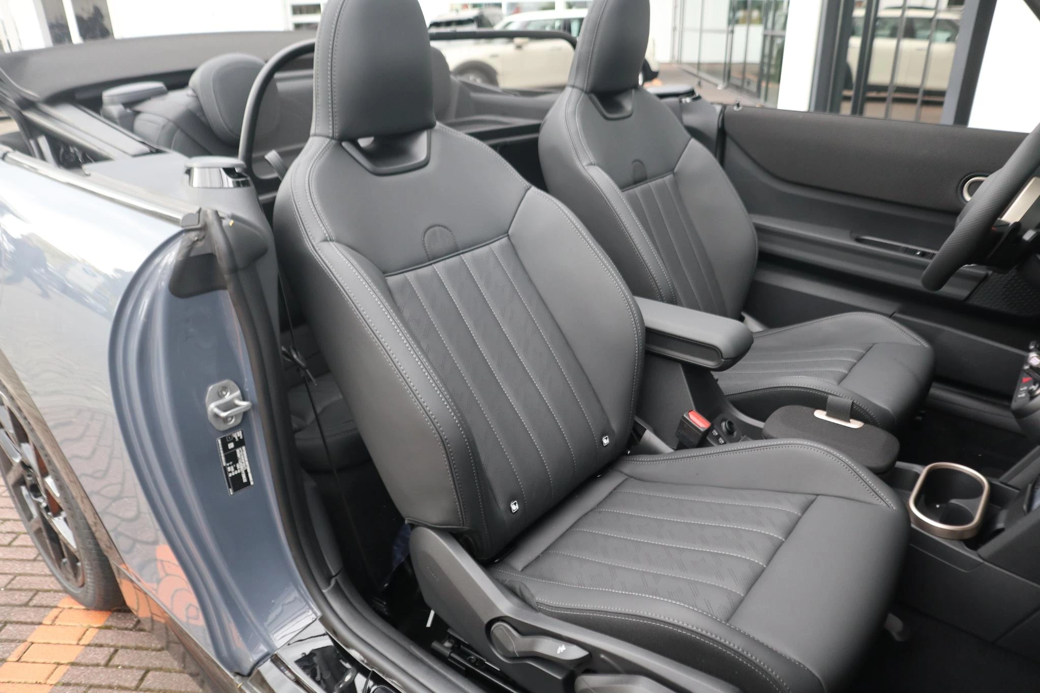 Hoofdafbeelding MINI Cabrio