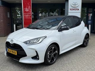 Toyota Yaris 1.5 Hybrid 130 Executive PANO AD-CRUISE JBL-AUDIO HEAD-UP PARK-SENSOREN BLIND-SPOT STOEL/STUUR VERWARMING NAVI APPLE/ANROID LM-VELGEN 18"