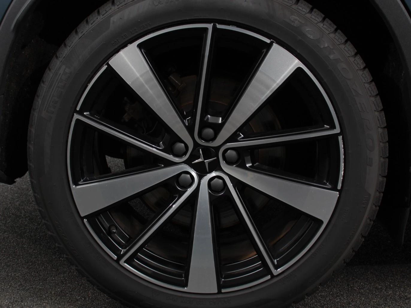 Hoofdafbeelding Polestar 2
