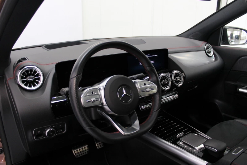 Hoofdafbeelding Mercedes-Benz EQA