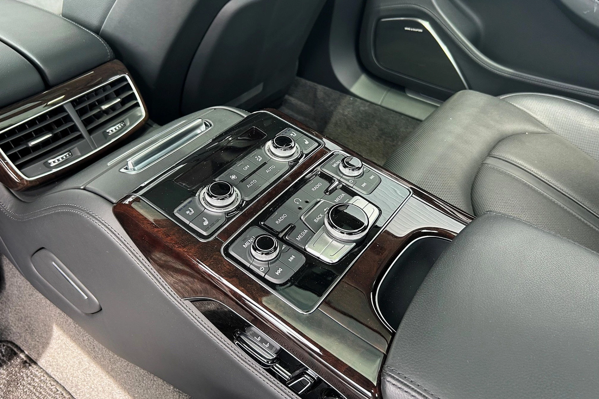 Hoofdafbeelding Audi A8