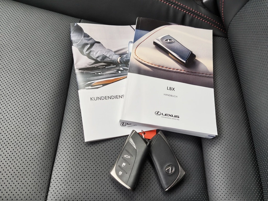 Hoofdafbeelding Lexus LBX