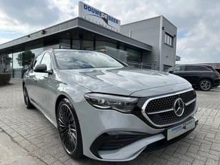 Mercedes-Benz E-Klasse Estate 300 e AMG Premium Plus Designo Alpingrau stuurverwarming, memory L+R, Distronic plus, pano/dak, exclusief leder, etc etc