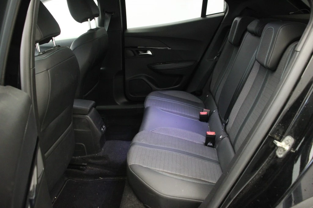 Hoofdafbeelding Peugeot e-2008