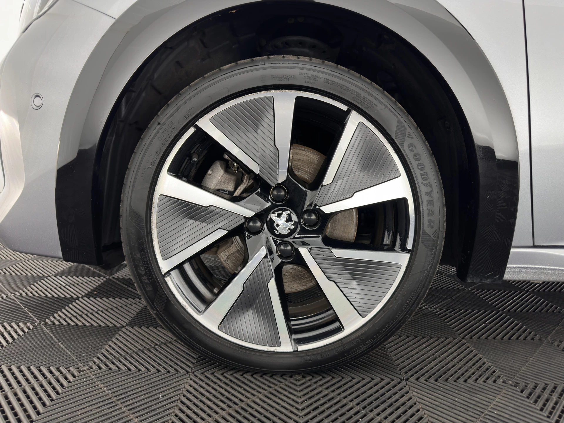 Hoofdafbeelding Peugeot e-208