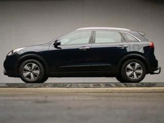 Hoofdafbeelding Kia Niro Kia Niro 1.6 GDi Hybrid DynamicLine Sport (APPLE CARPLAY,NAVI,CAMERA,LED,CRUISE,CLIMATE,SPORTSTOELEN,NETTE STAAT)