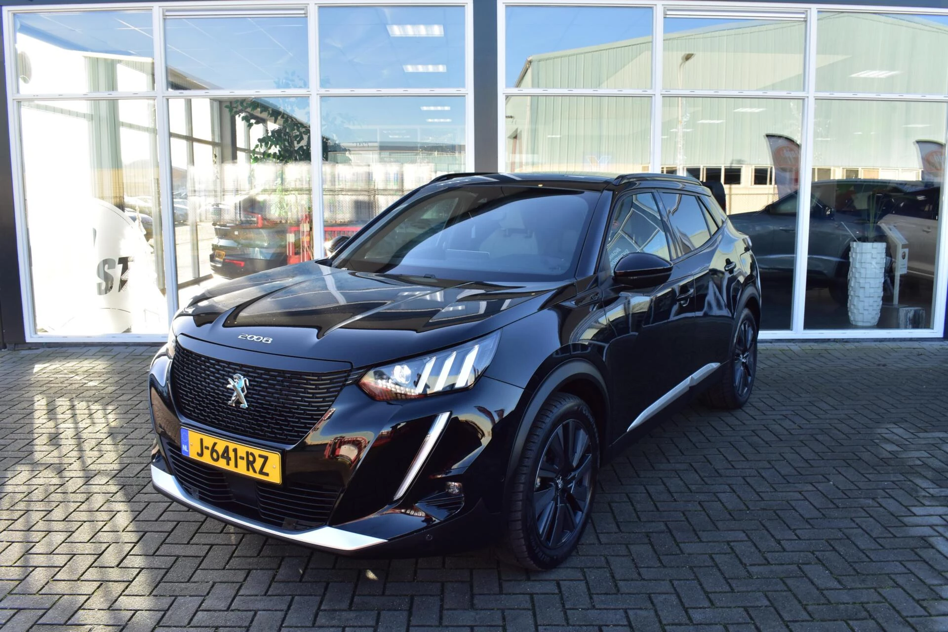 Hoofdafbeelding Peugeot e-2008