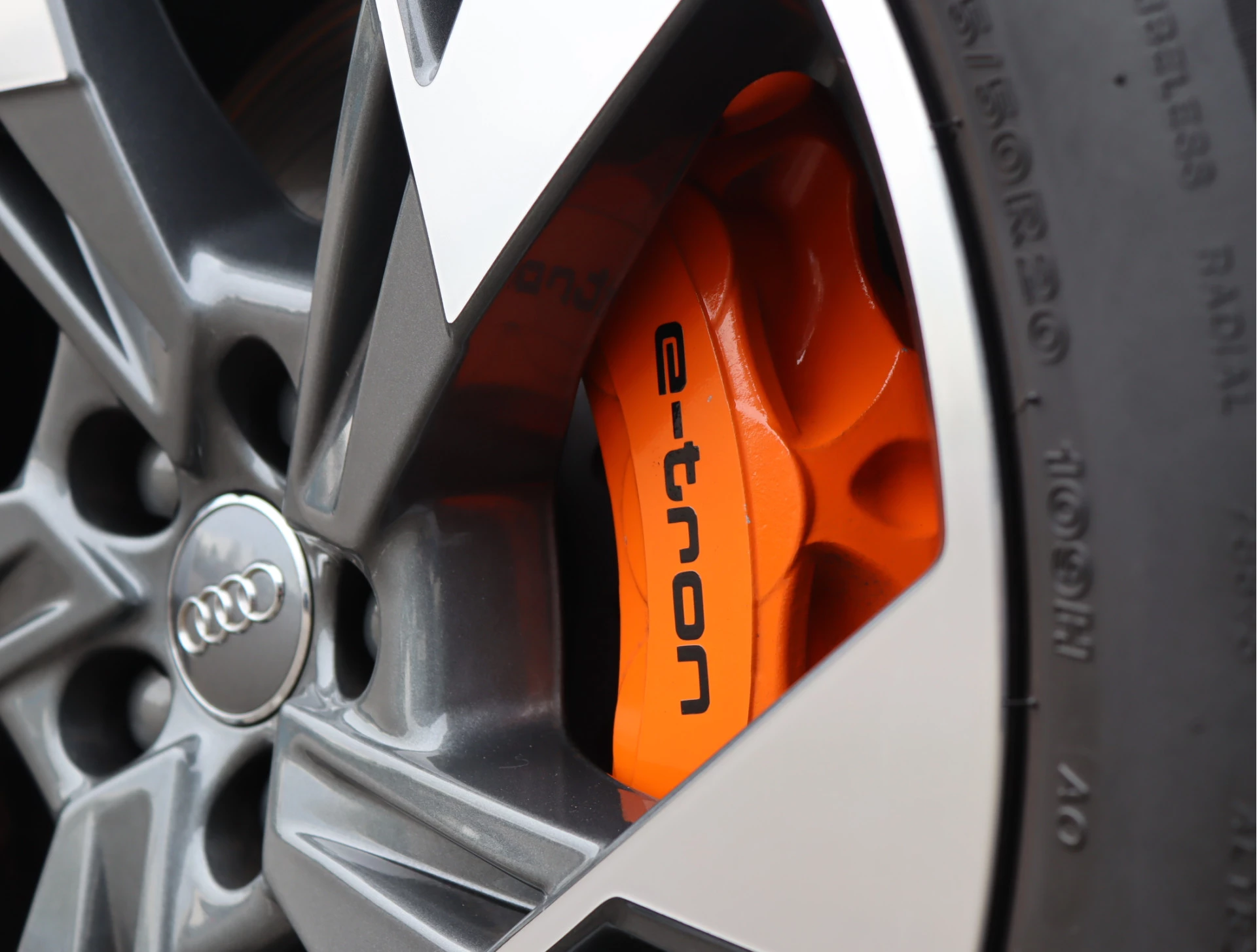 Hoofdafbeelding Audi e-tron