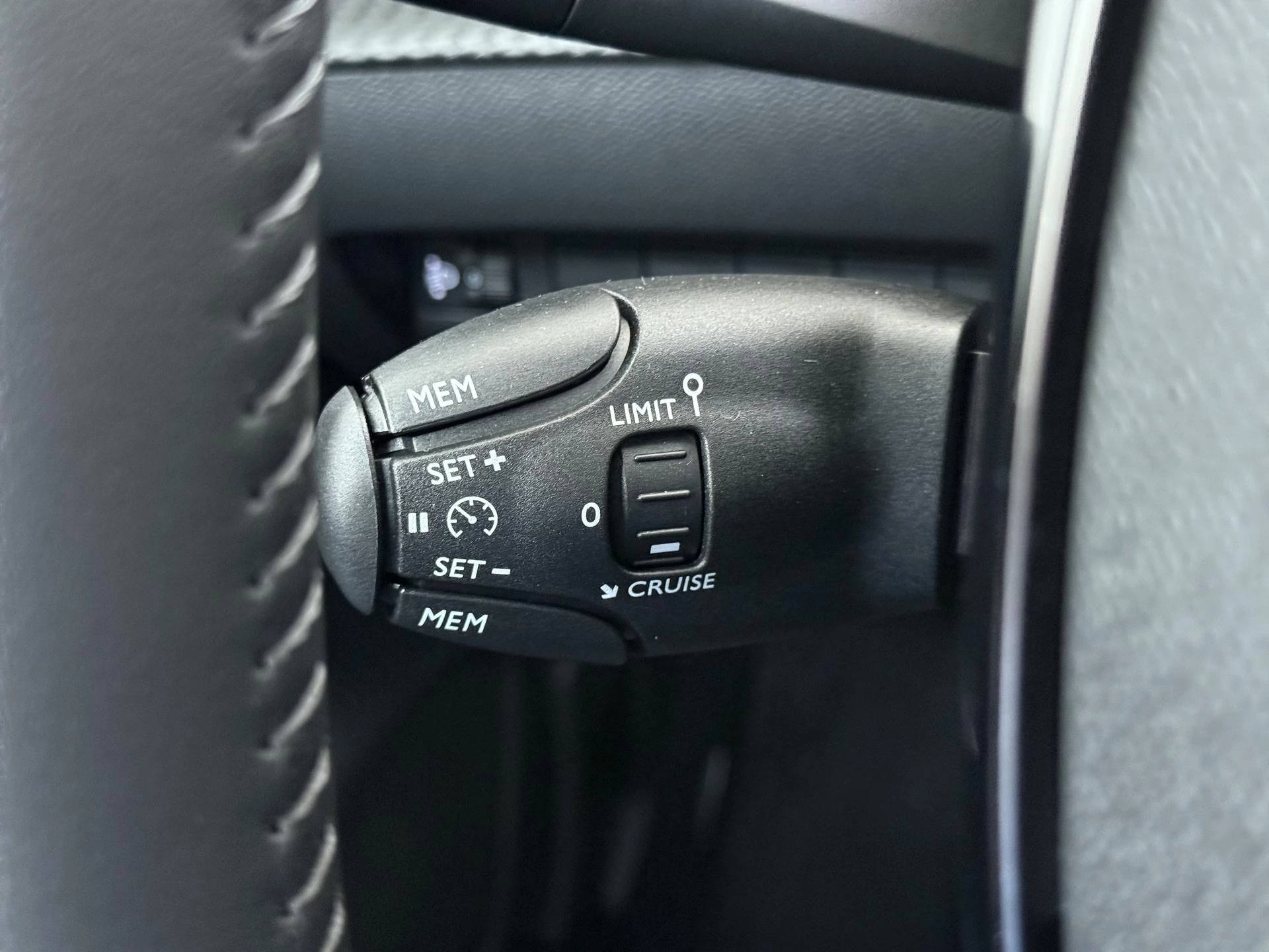 Hoofdafbeelding Peugeot e-208