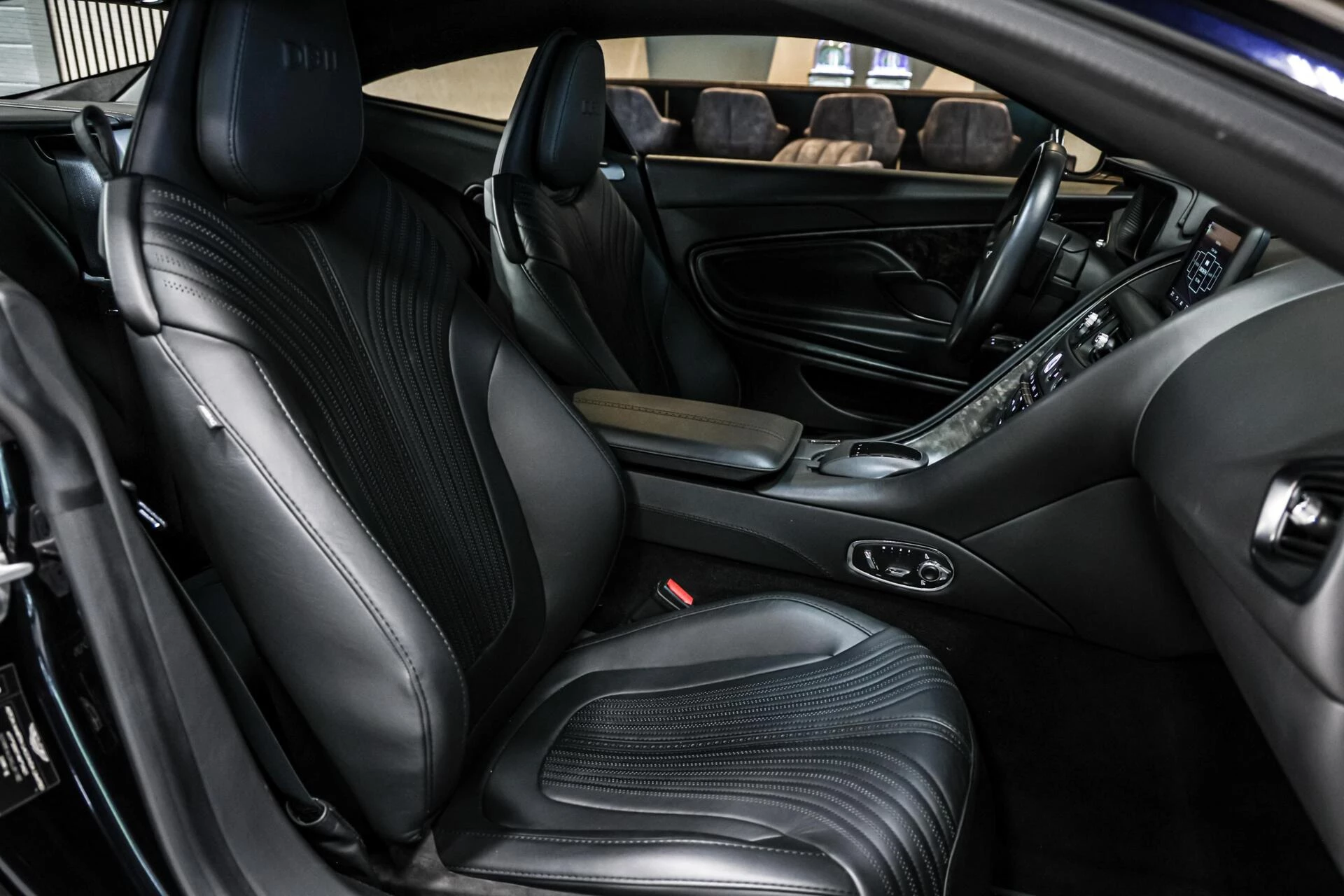 Hoofdafbeelding Aston Martin DB11