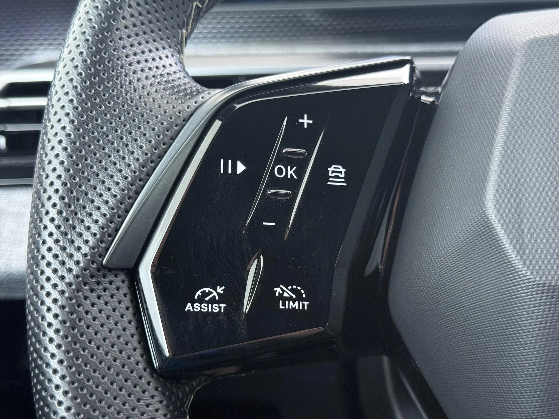Hoofdafbeelding Peugeot e-5008
