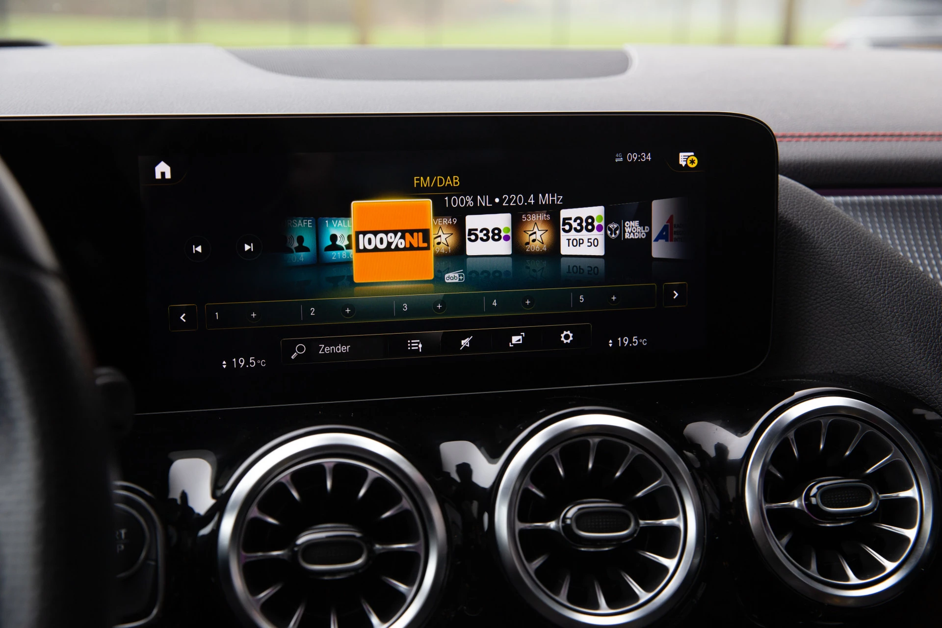 Hoofdafbeelding Mercedes-Benz EQA