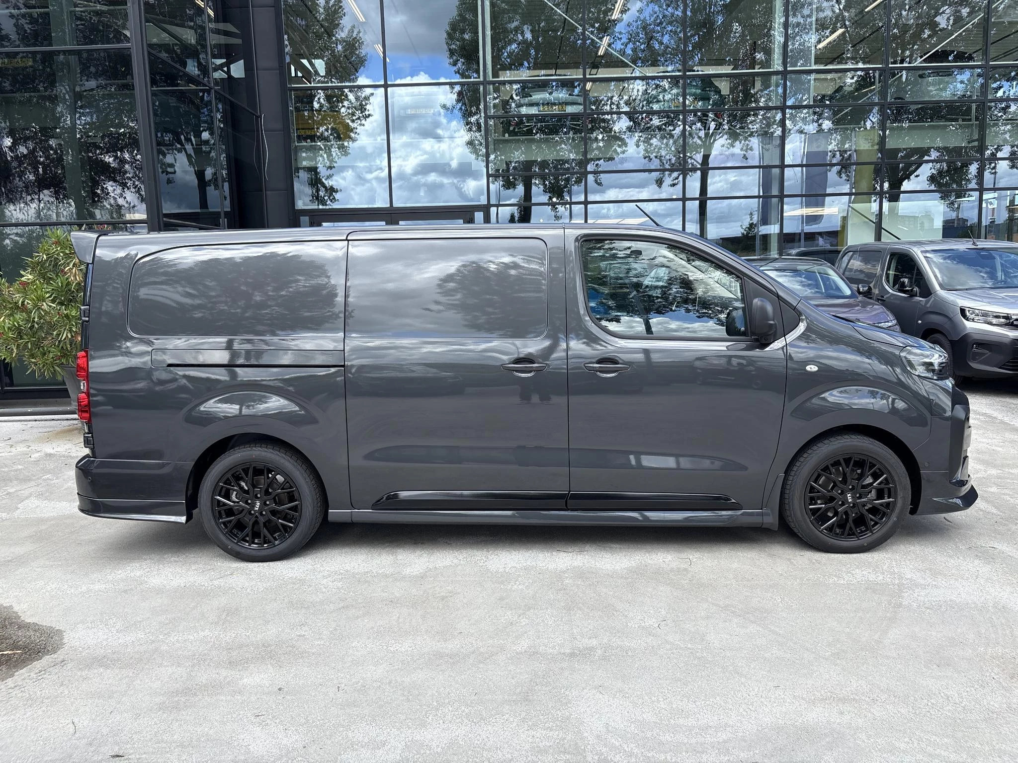 Hoofdafbeelding Peugeot e-Expert