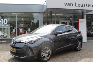 Hoofdafbeelding Toyota C-HR Toyota C-HR 1.8 HYBRID EXECUTIVE AFN-TREKHAAK DODEHOEK STOEL & STUUR VERW. LED PARK.SENSOREN V+A