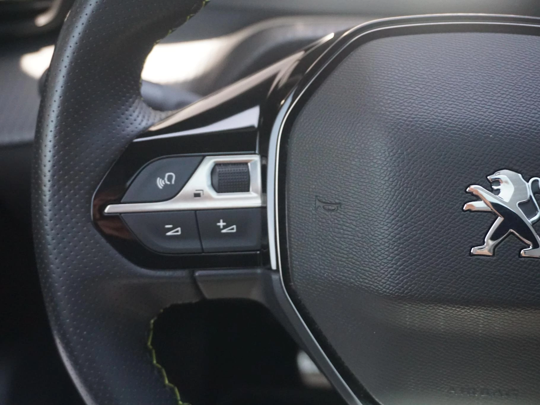 Hoofdafbeelding Peugeot e-208