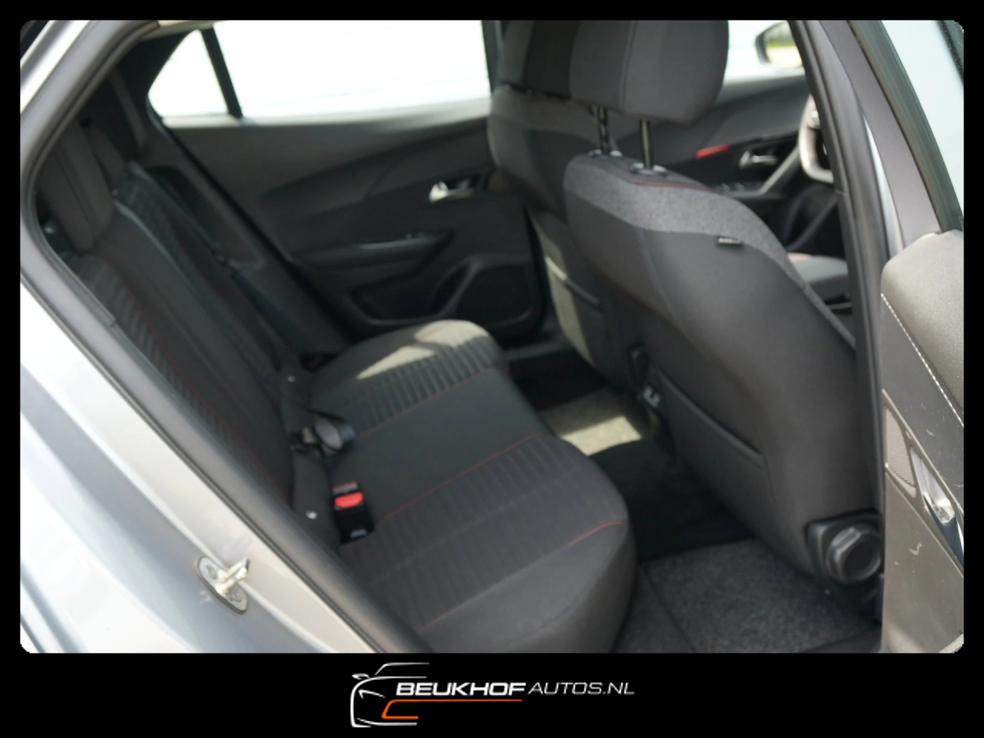 Hoofdafbeelding Peugeot e-2008