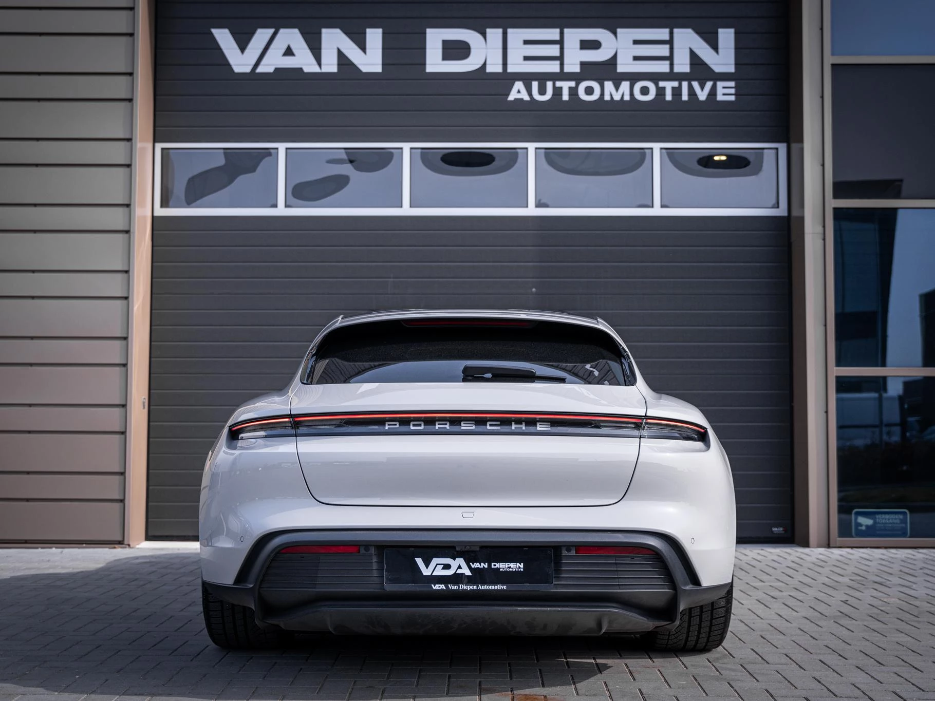 Hoofdafbeelding Porsche Taycan