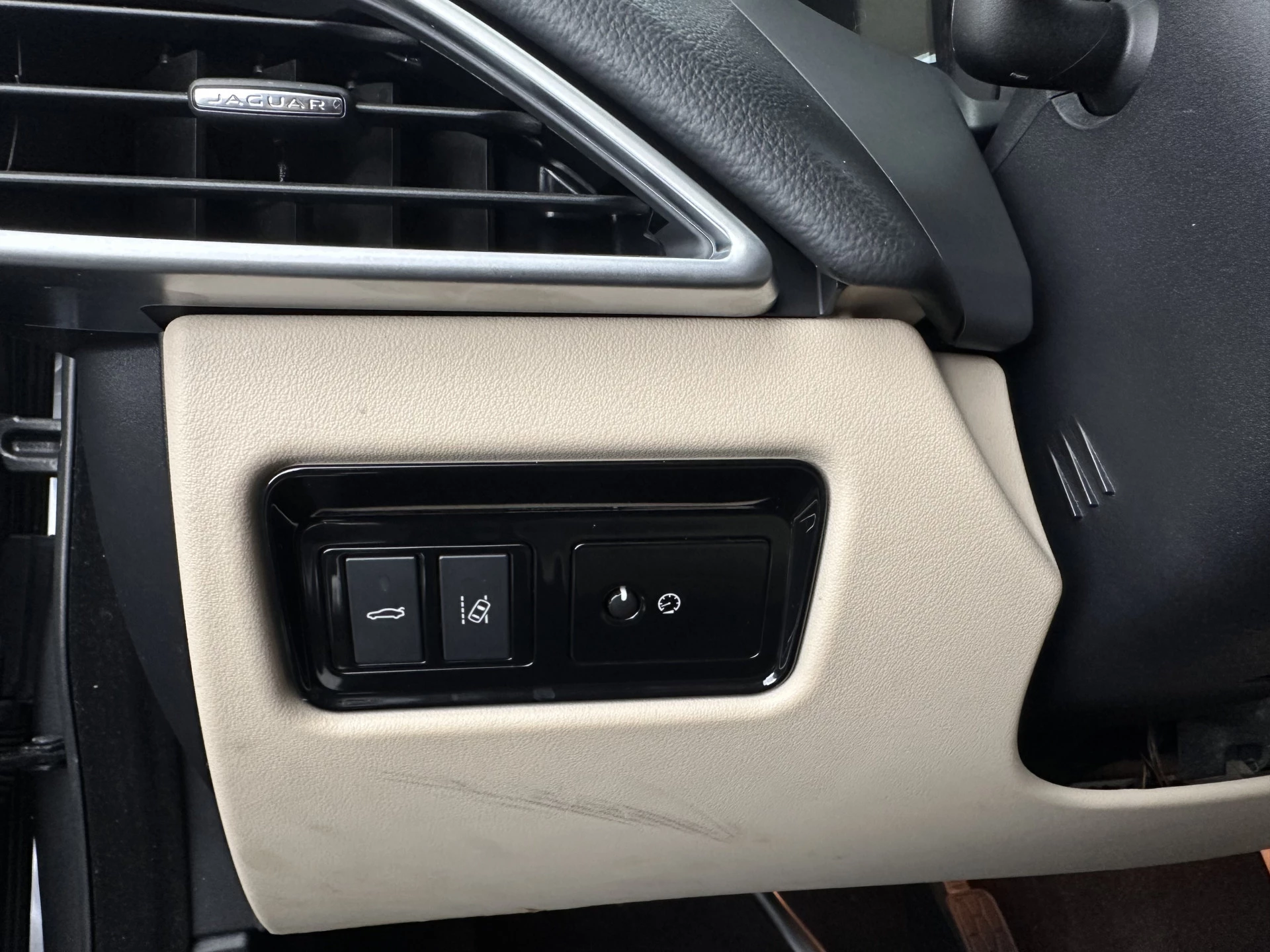 Hoofdafbeelding Jaguar XE