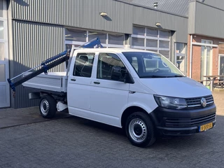 Hoofdafbeelding Volkswagen Transporter Volkswagen Transporter 2.0 TDI L2H1 DC Laadkraan Airco Trekhaak 2200kg 6 persoons Euro 6 Open laadbak Pick up p-up Bakwagen 1e eigenaar Kraan Laadkraan Dubbele cabine