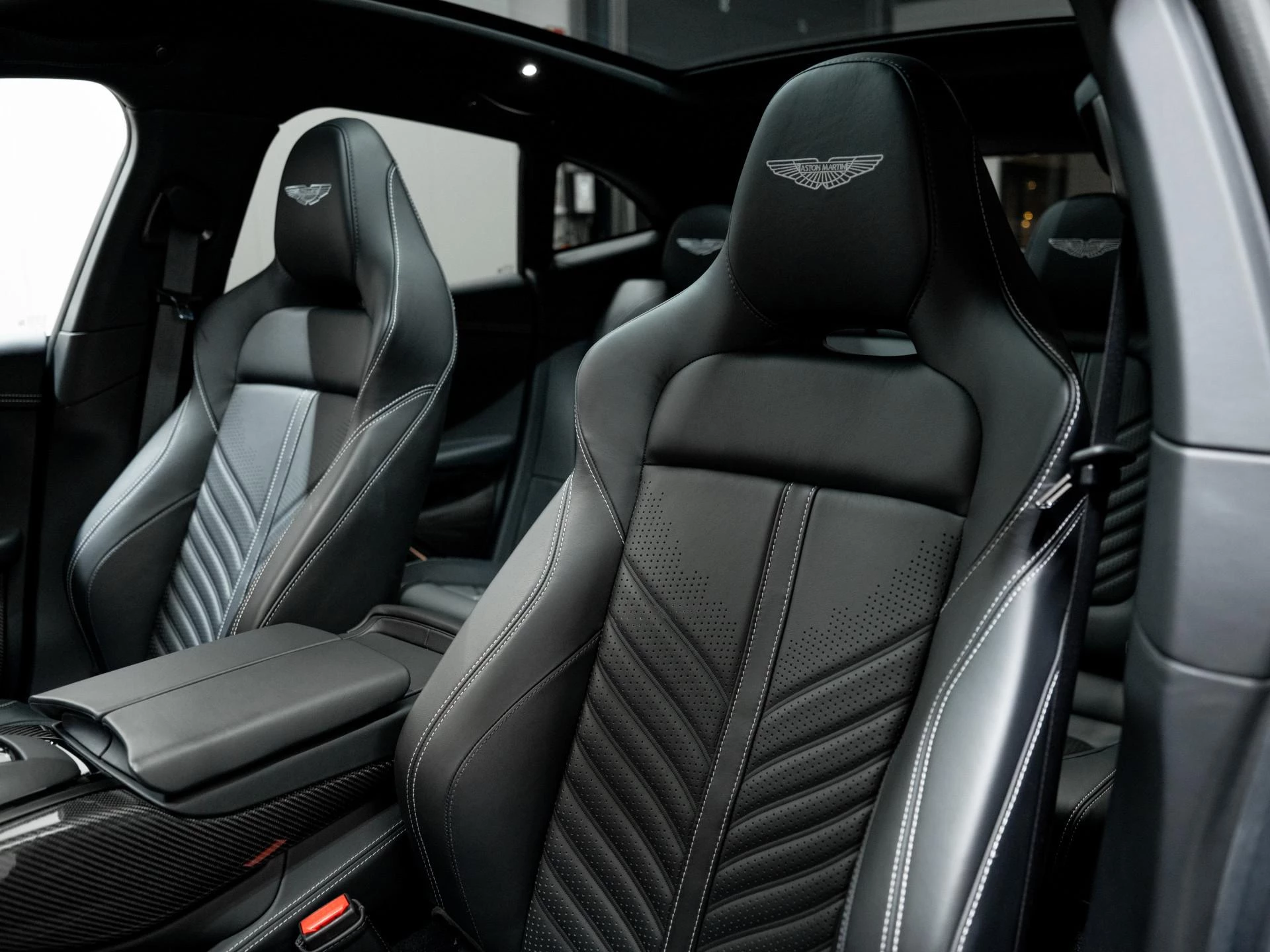 Hoofdafbeelding Aston Martin DBX