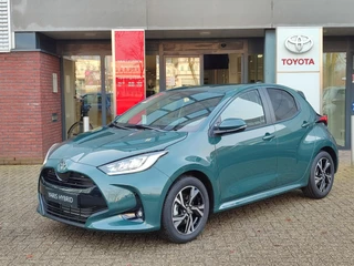 Toyota Yaris 1.5 Hybrid 115 DYNAMIC NIEUW OP VOORRAAD! STOEL/STUURVERW LED KEYLESS PARK-SENSOREN BLIND SPOT NAVI CAMERA AD-CRUISE CLIMA APPLE/ANDROID 16'' LM-VELGEN