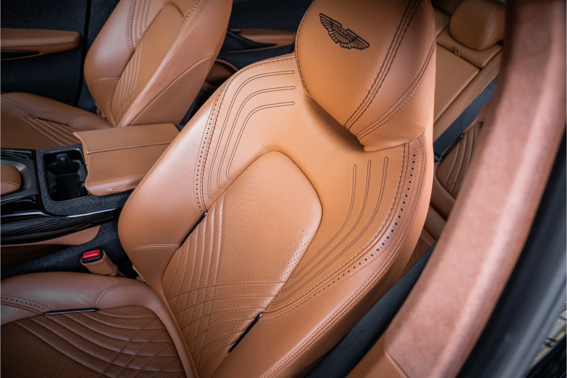 Hoofdafbeelding Aston Martin DBX