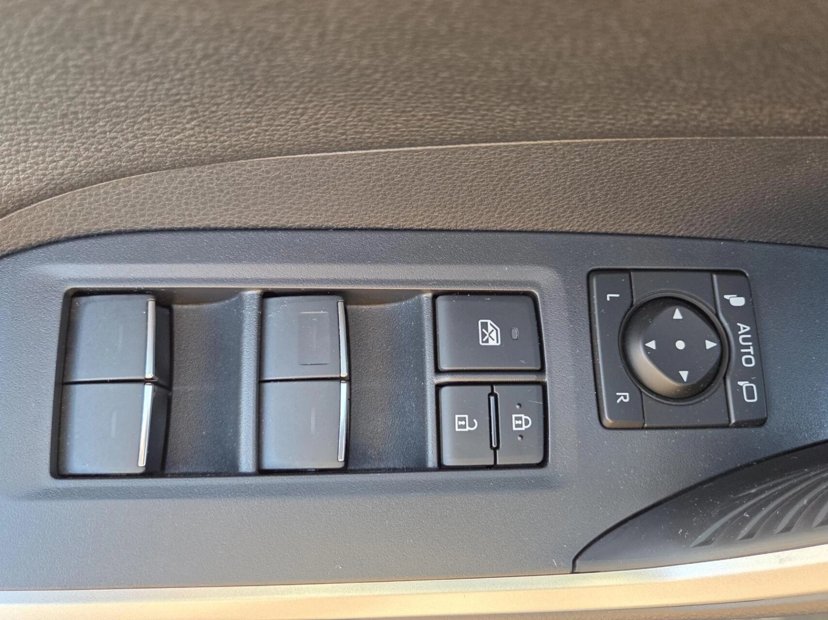 Hoofdafbeelding Suzuki Across