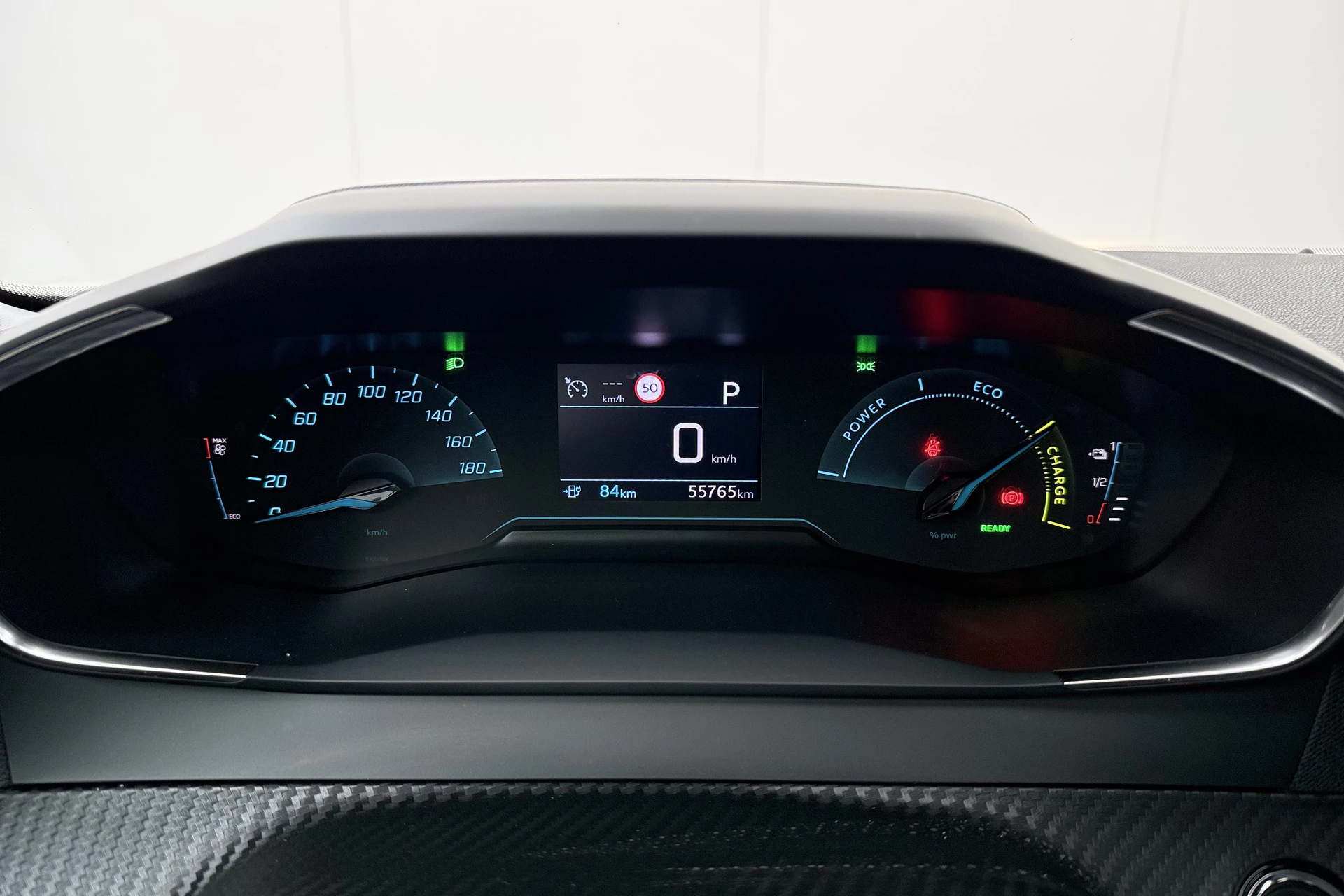 Hoofdafbeelding Peugeot e-2008