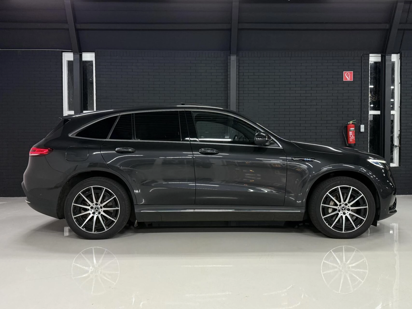 Hoofdafbeelding Mercedes-Benz EQC