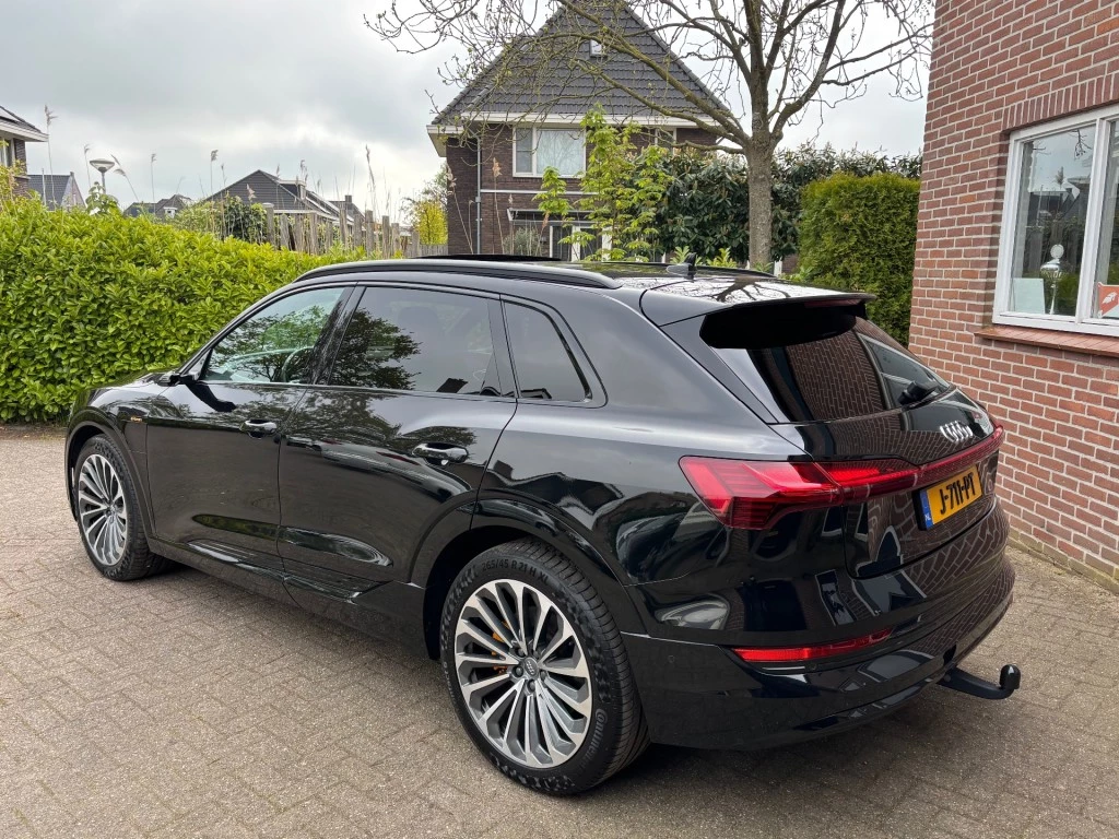 Hoofdafbeelding Audi e-tron