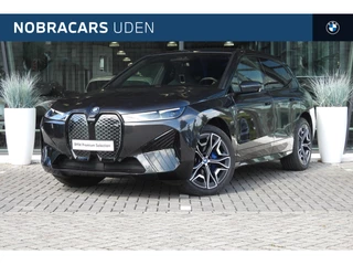 BMW iX M60 / Panoramadak / Trekhaak / Soft-Close / Active Steering / Stoelventilatie / Bowers & Wilkins / Comfort Access / Laserlight / Parking Assistant Professional