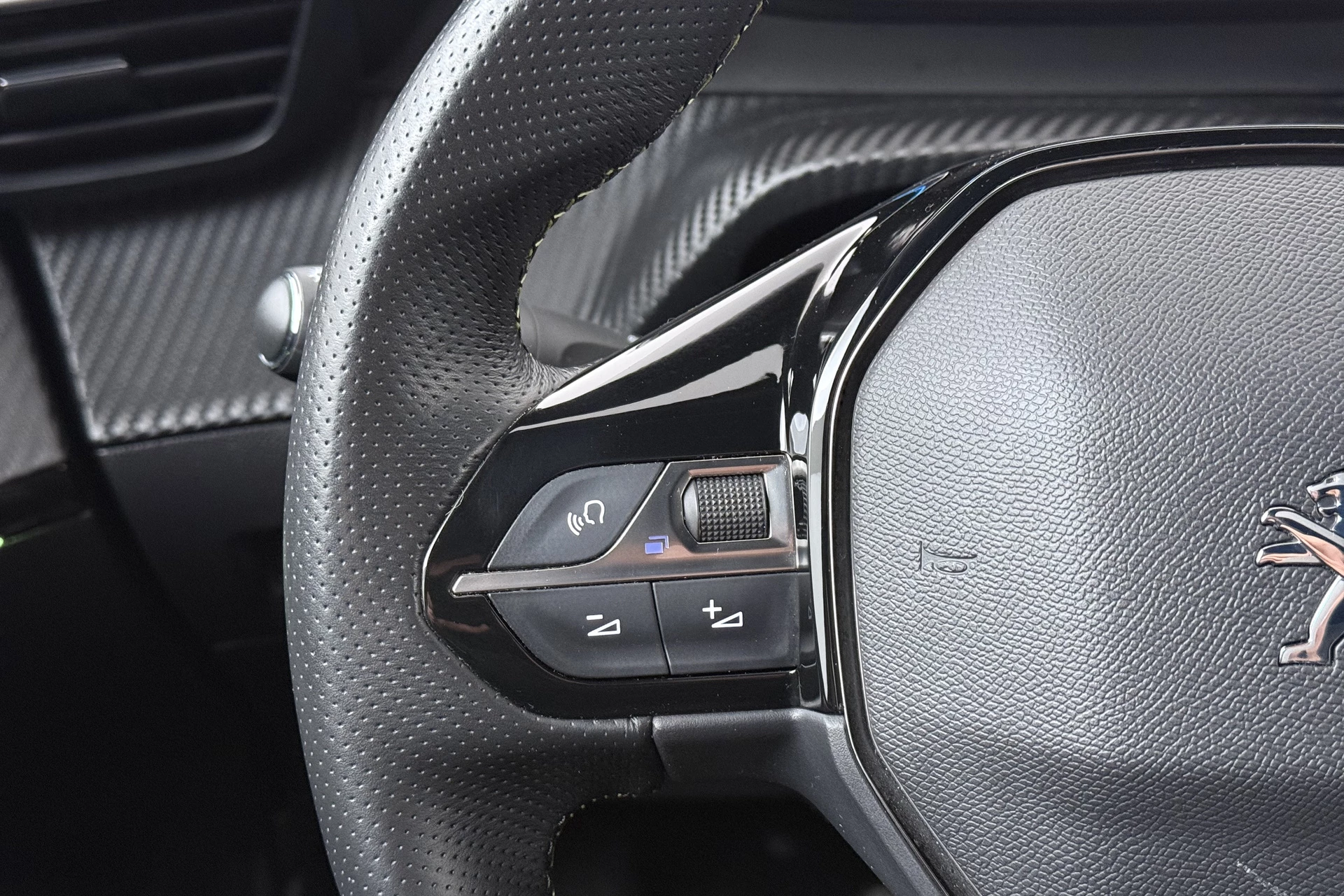 Hoofdafbeelding Peugeot e-2008