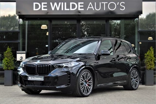 Hoofdafbeelding BMW X5 BMW X5 xDrive50e M-sport 489pk M-seats Pano Trekhaak Carbon Massage Stoelventilatie