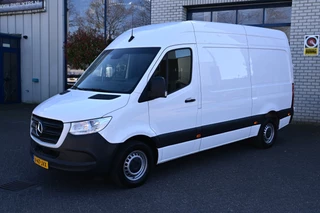 Hoofdafbeelding Mercedes-Benz Sprinter Mercedes-Benz Sprinter 317 CDI L2H2 3500 kg trekhaak, MBUX met parkeerpakket en camera